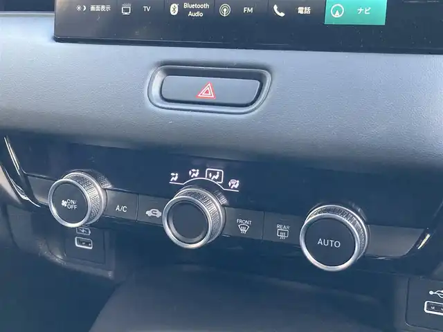 ホンダ ヴェゼル ハイブリッド e:HEV X 長崎県 2022(令4)年 2.1万km プレミアムクリスタルレッドM ホンダセンシング/・衝突被害軽減ブレーキ/・レーダークルーズコントロール/・レーンキープアシスト/Honda CONNECTディスプレー/・ナビ/・Bluetooth接続/・フルセグTV/・スマートフォン連携/バックカメラ/ビルトインETC2.0/ワイヤレス充電/ステアリングスイッチ/パドルシフト/電子パーキング/オートホールド機能/ダウンヒルアシスト/コーナーセンサー/横すべり防止装置/ISOFIX/ドライブレコーダー