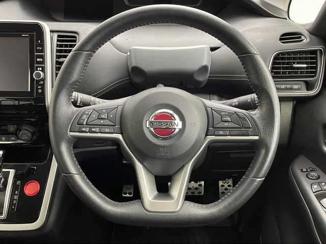 日産 セレナ ハイウェイスター Vセレクション 新潟県 2017(平29)年 4.1万km ブリリアントホワイトパール 純正ナビ/Bluetooth/純正ETC/社外フロアマット/社外アルミホイール/両側パワースライドドア/クルーズコントロール/バックカメラ/フリップダウンモニター/横滑り防止装置/オートライト/LEDヘッドライト/地図SD無し