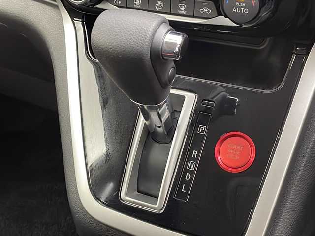 日産 セレナ ハイウェイスター Vセレクション 新潟県 2017(平29)年 4.1万km ブリリアントホワイトパール 純正ナビ/Bluetooth/純正ETC/社外フロアマット/社外アルミホイール/両側パワースライドドア/クルーズコントロール/バックカメラ/フリップダウンモニター/横滑り防止装置/オートライト/LEDヘッドライト/地図SD無し