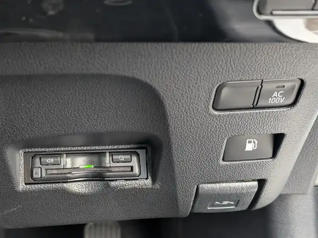 トヨタ プリウス Sツーリングセレクション 福井県 2022(令4)年 3.4万km プラチナホワイトパールマイカ モデリスタフルエアロ/前後ドライブレコーダー/アルパインデジタルインナーミラー/アルパイン9インチナビ/（CD/DVD/Bluetooth/フルセグ）/バックカメラ/全席レザーシート/運転席・助手席シートヒーター/TOYOTA　Safety Sence/・プリクラッシュセーフティ/・レーントレーシングアシスト/・オートマチックハイビーム/・ロードサインアシスト/・レーダークルーズコントロール (全車速追従機能付き)/・先行車発進告知機能/・プロアクティブドライビングアシスト/ETC/オートLEDライト/純正フロアマット/新車保証書/取扱説明書