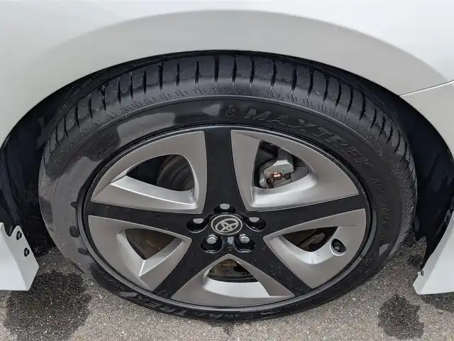 トヨタ プリウス Sツーリングセレクション 福井県 2022(令4)年 3.4万km プラチナホワイトパールマイカ モデリスタフルエアロ/前後ドライブレコーダー/アルパインデジタルインナーミラー/アルパイン9インチナビ/（CD/DVD/Bluetooth/フルセグ）/バックカメラ/全席レザーシート/運転席・助手席シートヒーター/TOYOTA　Safety Sence/・プリクラッシュセーフティ/・レーントレーシングアシスト/・オートマチックハイビーム/・ロードサインアシスト/・レーダークルーズコントロール (全車速追従機能付き)/・先行車発進告知機能/・プロアクティブドライビングアシスト/ETC/オートLEDライト/純正フロアマット/新車保証書/取扱説明書