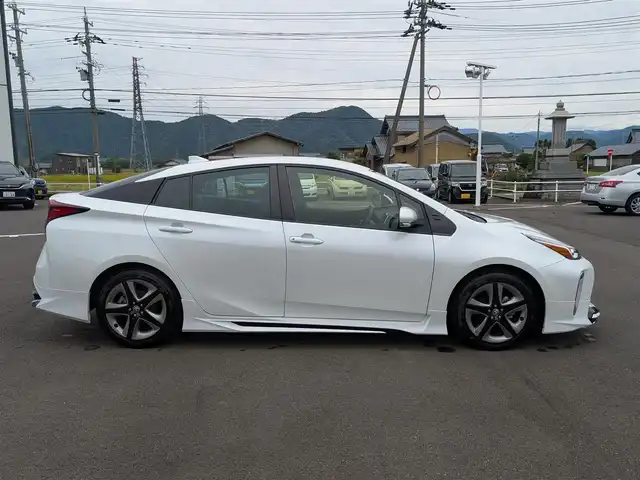 トヨタ プリウス Sツーリングセレクション 福井県 2022(令4)年 3.4万km プラチナホワイトパールマイカ モデリスタフルエアロ/前後ドライブレコーダー/アルパインデジタルインナーミラー/アルパイン9インチナビ/（CD/DVD/Bluetooth/フルセグ）/バックカメラ/全席レザーシート/運転席・助手席シートヒーター/TOYOTA　Safety Sence/・プリクラッシュセーフティ/・レーントレーシングアシスト/・オートマチックハイビーム/・ロードサインアシスト/・レーダークルーズコントロール (全車速追従機能付き)/・先行車発進告知機能/・プロアクティブドライビングアシスト/ETC/オートLEDライト/純正フロアマット/新車保証書/取扱説明書