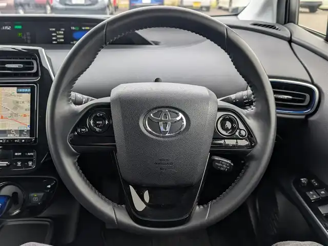 トヨタ プリウス Sツーリングセレクション 福井県 2022(令4)年 3.4万km プラチナホワイトパールマイカ モデリスタフルエアロ/前後ドライブレコーダー/アルパインデジタルインナーミラー/アルパイン9インチナビ/（CD/DVD/Bluetooth/フルセグ）/バックカメラ/全席レザーシート/運転席・助手席シートヒーター/TOYOTA　Safety Sence/・プリクラッシュセーフティ/・レーントレーシングアシスト/・オートマチックハイビーム/・ロードサインアシスト/・レーダークルーズコントロール (全車速追従機能付き)/・先行車発進告知機能/・プロアクティブドライビングアシスト/ETC/オートLEDライト/純正フロアマット/新車保証書/取扱説明書
