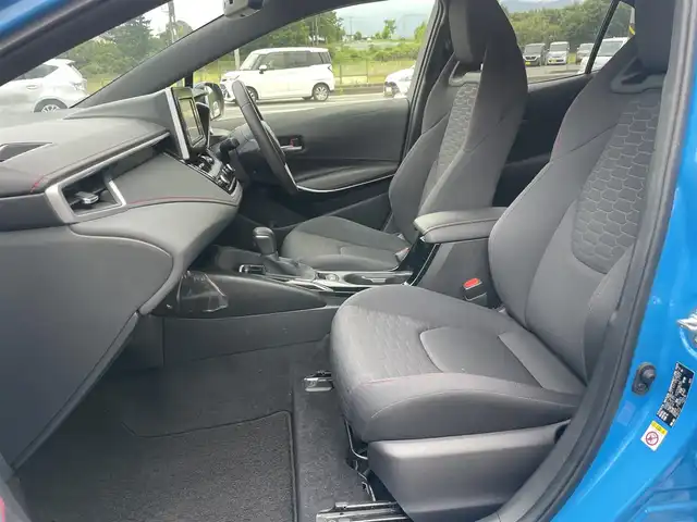トヨタ カローラ スポーツ ハイブリッドG Z 神奈川県 2019(令1)年 12.8万km シアンM ワンオーナー/トヨタセーフティセンス/・衝突軽減ブレーキ/・レーダークルーズコントロール/・ブラインドスポットモニター/・コーナーセンサー/ヘッドアップディスプレイ/ステアリングスイッチ/バックカメラ/ビルトインETC2.0/プッシュスタート/スマートキーx2/LEDヘッドライト/フォグライト/純正18インチアルミホイール/4:2:4分割アジャスタブルデッキボード/保証書/ナビ取説/取説