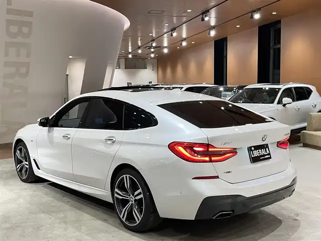 ＢＭＷ ６４０ｉ xDrive グランツーリスモ Mスポーツ 道央・札幌 2018(平30)年 5.2万km ミネラルホワイト 電動パノラマガラスサンルーフ/ヘッドアップディスプレイ/リアエンターテイメントシステム/ソフトクローズドア/ナッパレザーシート/シートヒーター/シートベンチレーション/4ゾーンエアコン/BMWジェスチャーコントロール/ワイヤレスチャージング/ドライビングアシストプラス/パーキングアシストプラス/360°カメラ/アダプティブLEDヘッドライト/電動リアゲート