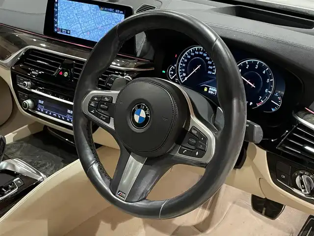 ＢＭＷ ６４０ｉ xDrive グランツーリスモ Mスポーツ 道央・札幌 2018(平30)年 5.2万km ミネラルホワイト 電動パノラマガラスサンルーフ/ヘッドアップディスプレイ/リアエンターテイメントシステム/ソフトクローズドア/ナッパレザーシート/シートヒーター/シートベンチレーション/4ゾーンエアコン/BMWジェスチャーコントロール/ワイヤレスチャージング/ドライビングアシストプラス/パーキングアシストプラス/360°カメラ/アダプティブLEDヘッドライト/電動リアゲート