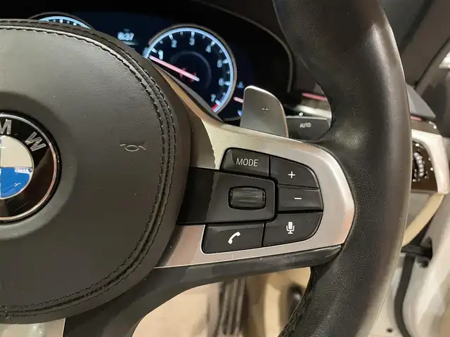 ＢＭＷ ６４０ｉ xDrive グランツーリスモ Mスポーツ 道央・札幌 2018(平30)年 5.2万km ミネラルホワイト 電動パノラマガラスサンルーフ/ヘッドアップディスプレイ/リアエンターテイメントシステム/ソフトクローズドア/ナッパレザーシート/シートヒーター/シートベンチレーション/4ゾーンエアコン/BMWジェスチャーコントロール/ワイヤレスチャージング/ドライビングアシストプラス/パーキングアシストプラス/360°カメラ/アダプティブLEDヘッドライト/電動リアゲート