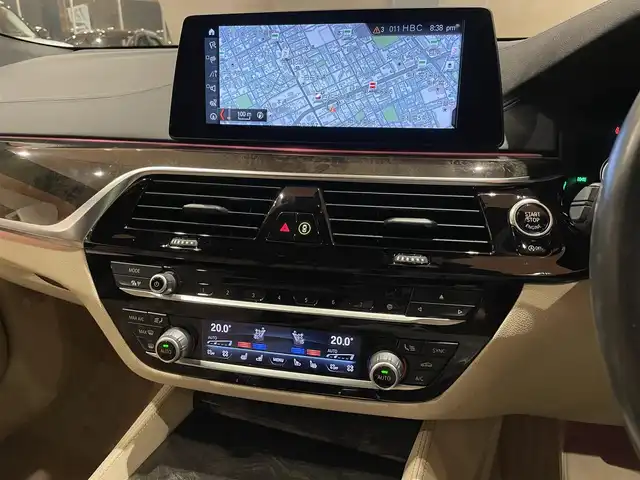 ＢＭＷ ６４０ｉ xDrive グランツーリスモ Mスポーツ 道央・札幌 2018(平30)年 5.2万km ミネラルホワイト 電動パノラマガラスサンルーフ/ヘッドアップディスプレイ/リアエンターテイメントシステム/ソフトクローズドア/ナッパレザーシート/シートヒーター/シートベンチレーション/4ゾーンエアコン/BMWジェスチャーコントロール/ワイヤレスチャージング/ドライビングアシストプラス/パーキングアシストプラス/360°カメラ/アダプティブLEDヘッドライト/電動リアゲート