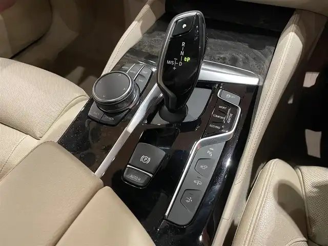 ＢＭＷ ６４０ｉ xDrive グランツーリスモ Mスポーツ 道央・札幌 2018(平30)年 5.2万km ミネラルホワイト 電動パノラマガラスサンルーフ/ヘッドアップディスプレイ/リアエンターテイメントシステム/ソフトクローズドア/ナッパレザーシート/シートヒーター/シートベンチレーション/4ゾーンエアコン/BMWジェスチャーコントロール/ワイヤレスチャージング/ドライビングアシストプラス/パーキングアシストプラス/360°カメラ/アダプティブLEDヘッドライト/電動リアゲート