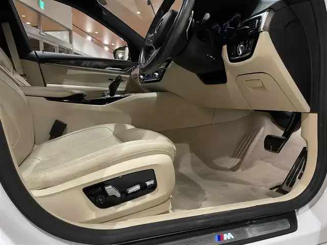 ＢＭＷ ６４０ｉ xDrive グランツーリスモ Mスポーツ 道央・札幌 2018(平30)年 5.2万km ミネラルホワイト 電動パノラマガラスサンルーフ/ヘッドアップディスプレイ/リアエンターテイメントシステム/ソフトクローズドア/ナッパレザーシート/シートヒーター/シートベンチレーション/4ゾーンエアコン/BMWジェスチャーコントロール/ワイヤレスチャージング/ドライビングアシストプラス/パーキングアシストプラス/360°カメラ/アダプティブLEDヘッドライト/電動リアゲート