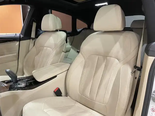 ＢＭＷ ６４０ｉ xDrive グランツーリスモ Mスポーツ 道央・札幌 2018(平30)年 5.2万km ミネラルホワイト 電動パノラマガラスサンルーフ/ヘッドアップディスプレイ/リアエンターテイメントシステム/ソフトクローズドア/ナッパレザーシート/シートヒーター/シートベンチレーション/4ゾーンエアコン/BMWジェスチャーコントロール/ワイヤレスチャージング/ドライビングアシストプラス/パーキングアシストプラス/360°カメラ/アダプティブLEDヘッドライト/電動リアゲート