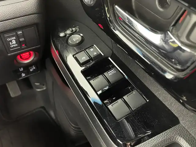ホンダ Ｎ ＢＯＸ カスタム L 大分県 2022(令4)年 4.4万km クリスタルブラックパール ホンダセンシング搭載/・衝突軽減ブレーキ（CMBS）/・誤発進抑制機能/・歩行者事故低減ステアリング/・路外逸脱抑制機能/・ACC（渋滞追従機能付き）/・車線維持支援システム（LAKS）/・先行車発進お知らせ機能/・標識認識機能/・後方誤発進抑制機能/・オートハイビーム/社外ナビ　/（フルセグTV/DVD/BT)/ステアリングスイッチ/バックカメラ/前後連動ドライブレコーダー/前席シートヒーター/片側パワースライドドア/アイドリングストップ/電動格納ミラー/オートライト/LEDヘッドライト/シーケンシャルウインカー/LEDフォグ/純正15インチアルミホイール