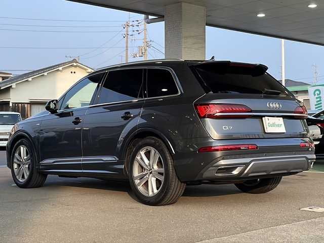 アウディ アウディ Ｑ７ 55TFSIクワトロ Sライン 愛媛県 2020(令2)年 3.9万km デイトナグレーパールエフェクト 純正メモリナビ/・フルセグTV/・Bluetooth接続/・SDミュージックサーバー/全方位カメラ/ビルトインETC/バーチャルコックピット/アダプティブドライビングアシスタント/エマージェンシーアシスト/4WD/ルーフレール/レザーシート/前席パワーシート/前席シートヒーター/D席メモリーシート/LEDヘッドライト/BOSEサウンド/パワーバックドア/社外レーダー/パドルシフト/スペアキー