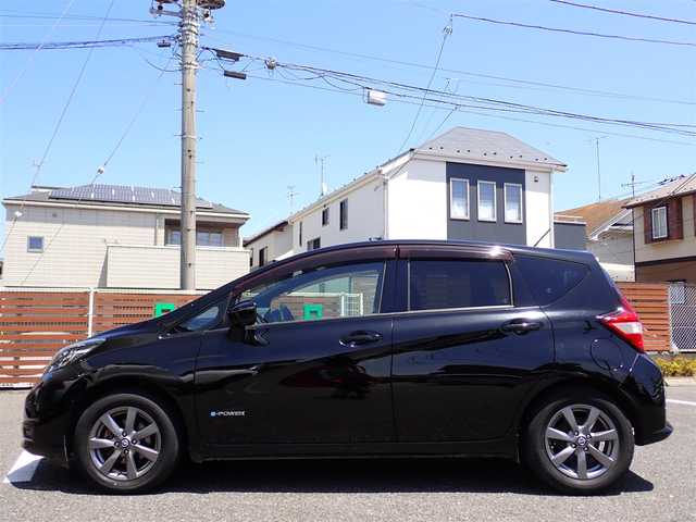 日産 ノート e－パワー X Bアロー 千葉県 2018(平30)年 16.6万km 黒 ワンオーナー/純正ナビゲーション/・Bluetooth/CD/DVD/フルセグTV/バックカメラ/アラウンドビューモニター/インテリジェントルームミラー/走行支援システム/・インテリジェントクルーズコントロール/・インテリジェントエマージェンシーブレーキ/・踏み間違い衝突防止アシスト/・LDW（車線逸脱警報）/ビルトインETC/オートライト/ステアリングスイッチ/プッシュスタート/インテリジェントキー/純正フロアマット/ドアバイザー/純正15インチAW/電動格納ミラー/ウィンカーミラー/取扱説明書/保証書