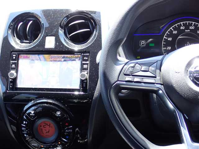 日産 ノート e－パワー X Bアロー 千葉県 2018(平30)年 16.6万km 黒 ワンオーナー/純正ナビゲーション/・Bluetooth/CD/DVD/フルセグTV/バックカメラ/アラウンドビューモニター/インテリジェントルームミラー/走行支援システム/・インテリジェントクルーズコントロール/・インテリジェントエマージェンシーブレーキ/・踏み間違い衝突防止アシスト/・LDW（車線逸脱警報）/ビルトインETC/オートライト/ステアリングスイッチ/プッシュスタート/インテリジェントキー/純正フロアマット/ドアバイザー/純正15インチAW/電動格納ミラー/ウィンカーミラー/取扱説明書/保証書
