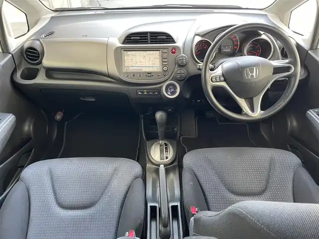 ホンダ フィット L ハイウェイ エディション 愛知県 2009(平21)年 9.1万km プレミアムホワイトパール ワンオーナー/純正HDDインターナビ〈MOP〉/・ワンセグTV/CD/DVD/バックカメラ/ビルトインETC/オートエアコン/オートライト機能付HIDヘッドライト/運転席アームレスト＆シートリフター/前方ドライブレコーダー（ZDR-012）