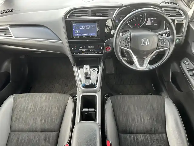 ホンダ シャトル ハイブリッド X ホンダセンシング 奈良県 2019(令1)年 3.2万km プラチナホワイトパール フルセグナビ（ＶＸＭー１９４ＶＦｉ）　/Ｂｌｕｅｔｏｏｔｈ　/ＣＤ／ＤＶＤ　/バックカメラ　/スペアキー　/ハーフレザーシート　/シートヒーター　/ドライブレコーダー　/純正フロアマット　/レーダークルーズコントロール