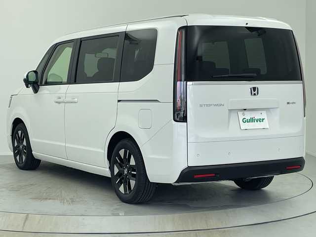 ホンダ ステップワゴン eHEV エアー EX 大阪府 2025(令7)年 0.1千km プラチナホワイトパール 登録済未使用車/純正11.4インチナビ/【AM/FM/CD/DVD/Bluetooth/フルセグTV】/バックカメラ/ホンダセンシング/・衝突軽減ブレーキ/・踏み間違い衝突軽減システム/・歩行者事故低減ステアリング/・路外逸脱抑制機能/・渋滞追従機能付きアダプティブクルーズコントロール/・車線維持支援システム/・トラフィックジャムアシスト/・先行車発進お知らせ機能/・標識認識機能/・オートハイビーム/・ブラインドスポットインフォメーション/・パーキングセンサーシステム/両側電動パワースライドドア/シートヒーター/パワーバックドア/・両側パワースライドドア/・前席シートヒーター/・電動リアゲート/・レーザークルーズコントロール/・オートエアコン/・オートライト