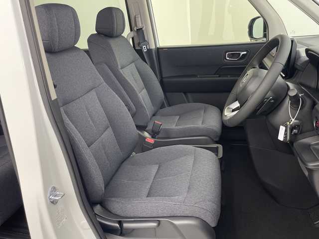 ホンダ ステップワゴン eHEV エアー EX 大阪府 2025(令7)年 0.1千km プラチナホワイトパール 登録済未使用車/純正11.4インチナビ/【AM/FM/CD/DVD/Bluetooth/フルセグTV】/バックカメラ/ホンダセンシング/・衝突軽減ブレーキ/・踏み間違い衝突軽減システム/・歩行者事故低減ステアリング/・路外逸脱抑制機能/・渋滞追従機能付きアダプティブクルーズコントロール/・車線維持支援システム/・トラフィックジャムアシスト/・先行車発進お知らせ機能/・標識認識機能/・オートハイビーム/・ブラインドスポットインフォメーション/・パーキングセンサーシステム/両側電動パワースライドドア/シートヒーター/パワーバックドア/・両側パワースライドドア/・前席シートヒーター/・電動リアゲート/・レーザークルーズコントロール/・オートエアコン/・オートライト