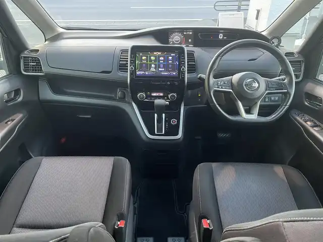 日産 セレナ ハイウェイスター Vセレクション 福岡県 2017(平29)年 5.3万km ダイヤモンドブラック ・ディーラー点検H30-R7年（8月16日）　/・標準仕様1／スクラッチシールド／セーフティパックA/・標準仕様4／標準仕様5  /・純正ナビフルセグTV　DVD　BTA　/・純正フリップダウンモニター　/・アラウンドビューモニター　/・パーキングサポート　/・ETC2.0　/・ドライブレコーダー　/・リアオートエアコン　/・シートバックテーブル/・ロールサンシェード/・両側パワースライドドア/・オートライト/・LEDヘットライト/・フォグライト/・コーナーセンサー/・純正16インチダンロップタイヤ/・スマートキー×２/・プッシュスタート/・保証書/・取説