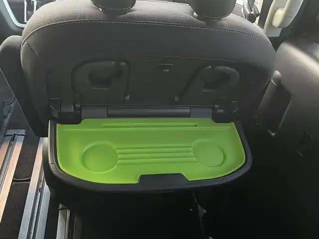 日産 セレナ ハイウェイスター Vセレクション 福岡県 2017(平29)年 5.3万km ダイヤモンドブラック ・ディーラー点検H30-R7年（8月16日）　/・標準仕様1／スクラッチシールド／セーフティパックA/・標準仕様4／標準仕様5  /・純正ナビフルセグTV　DVD　BTA　/・純正フリップダウンモニター　/・アラウンドビューモニター　/・パーキングサポート　/・ETC2.0　/・ドライブレコーダー　/・リアオートエアコン　/・シートバックテーブル/・ロールサンシェード/・両側パワースライドドア/・オートライト/・LEDヘットライト/・フォグライト/・コーナーセンサー/・純正16インチダンロップタイヤ/・スマートキー×２/・プッシュスタート/・保証書/・取説