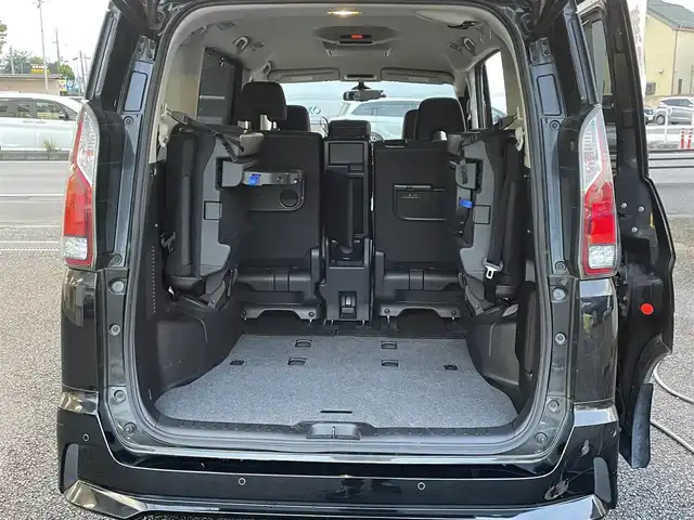 日産 セレナ ハイウェイスター Vセレクション 福岡県 2017(平29)年 5.3万km ダイヤモンドブラック ・ディーラー点検H30-R7年（8月16日）　/・標準仕様1／スクラッチシールド／セーフティパックA/・標準仕様4／標準仕様5  /・純正ナビフルセグTV　DVD　BTA　/・純正フリップダウンモニター　/・アラウンドビューモニター　/・パーキングサポート　/・ETC2.0　/・ドライブレコーダー　/・リアオートエアコン　/・シートバックテーブル/・ロールサンシェード/・両側パワースライドドア/・オートライト/・LEDヘットライト/・フォグライト/・コーナーセンサー/・純正16インチダンロップタイヤ/・スマートキー×２/・プッシュスタート/・保証書/・取説