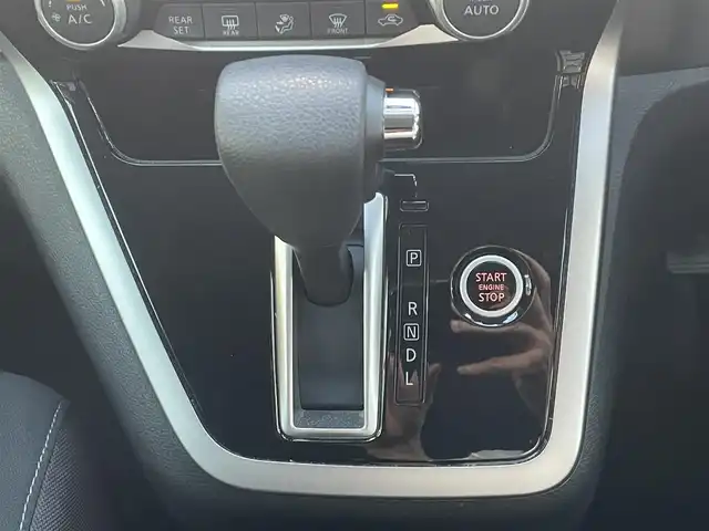 日産 セレナ ハイウェイスター Vセレクション 福岡県 2017(平29)年 5.3万km ダイヤモンドブラック ・ディーラー点検H30-R7年（8月16日）　/・標準仕様1／スクラッチシールド／セーフティパックA/・標準仕様4／標準仕様5  /・純正ナビフルセグTV　DVD　BTA　/・純正フリップダウンモニター　/・アラウンドビューモニター　/・パーキングサポート　/・ETC2.0　/・ドライブレコーダー　/・リアオートエアコン　/・シートバックテーブル/・ロールサンシェード/・両側パワースライドドア/・オートライト/・LEDヘットライト/・フォグライト/・コーナーセンサー/・純正16インチダンロップタイヤ/・スマートキー×２/・プッシュスタート/・保証書/・取説