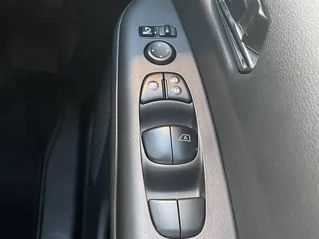 日産 セレナ ハイウェイスター Vセレクション 福岡県 2017(平29)年 5.3万km ダイヤモンドブラック ・ディーラー点検H30-R7年（8月16日）　/・標準仕様1／スクラッチシールド／セーフティパックA/・標準仕様4／標準仕様5  /・純正ナビフルセグTV　DVD　BTA　/・純正フリップダウンモニター　/・アラウンドビューモニター　/・パーキングサポート　/・ETC2.0　/・ドライブレコーダー　/・リアオートエアコン　/・シートバックテーブル/・ロールサンシェード/・両側パワースライドドア/・オートライト/・LEDヘットライト/・フォグライト/・コーナーセンサー/・純正16インチダンロップタイヤ/・スマートキー×２/・プッシュスタート/・保証書/・取説