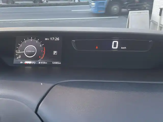 日産 セレナ ハイウェイスター Vセレクション 福岡県 2017(平29)年 5.3万km ダイヤモンドブラック ・ディーラー点検H30-R7年（8月16日）　/・標準仕様1／スクラッチシールド／セーフティパックA/・標準仕様4／標準仕様5  /・純正ナビフルセグTV　DVD　BTA　/・純正フリップダウンモニター　/・アラウンドビューモニター　/・パーキングサポート　/・ETC2.0　/・ドライブレコーダー　/・リアオートエアコン　/・シートバックテーブル/・ロールサンシェード/・両側パワースライドドア/・オートライト/・LEDヘットライト/・フォグライト/・コーナーセンサー/・純正16インチダンロップタイヤ/・スマートキー×２/・プッシュスタート/・保証書/・取説