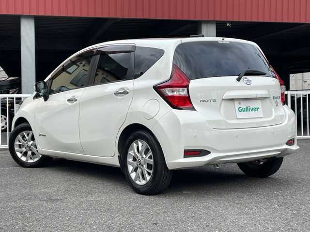 日産 ノート e－パワー X 福岡県 2019(令1)年 3.2万km ブリリアントホワイトパール ワンオーナー/純正ナビ【MM319D-W】/・DTV/CD/DVD/AUX/BT/全方位カメラ/クリアランスソナー/ETC/ドライブレコーダー/インテリジェントエマージェンシーブレーキ/・踏み間違い衝突防止アシスト/・車線逸脱警報/アイドリングストップ/純正15インチAW/D席シートリフター/オートライト/プッシュEgスタート/ストップ/インテリジェントキー/ターンランプ付電動格納ドアミラー/ドアバイザー/純正フロアマット/取扱説明書/新車時保証書
