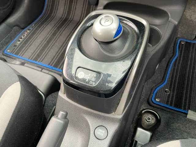 日産 ノート e－パワー X 福岡県 2019(令1)年 3.2万km ブリリアントホワイトパール ワンオーナー/純正ナビ【MM319D-W】/・DTV/CD/DVD/AUX/BT/全方位カメラ/クリアランスソナー/ETC/ドライブレコーダー/インテリジェントエマージェンシーブレーキ/・踏み間違い衝突防止アシスト/・車線逸脱警報/アイドリングストップ/純正15インチAW/D席シートリフター/オートライト/プッシュEgスタート/ストップ/インテリジェントキー/ターンランプ付電動格納ドアミラー/ドアバイザー/純正フロアマット/取扱説明書/新車時保証書