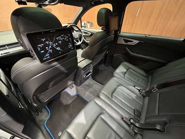 アウディ Ｑ７ 3.0TFSI クワトロ Sライン PKG 千葉県 2017(平29)年 4.5万km グレイシアホワイトメタリック ７シーターＰＫＧ　/パノラマＳＲ　/マトリクスＬＥＤ　/エアサス　/ＯＰ２１インチＡＷ　/純正ナビ　/３６０°カメラ　/ＡＣＣ　/黒革　/シートヒーター　/パワーシート　/バーチャルＣＰ　/後席モニター　/電動リアゲート