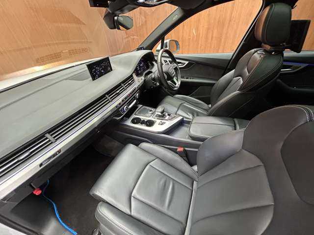 アウディ Ｑ７ 3.0TFSI クワトロ Sライン PKG 千葉県 2017(平29)年 4.5万km グレイシアホワイトメタリック ７シーターＰＫＧ　/パノラマＳＲ　/マトリクスＬＥＤ　/エアサス　/ＯＰ２１インチＡＷ　/純正ナビ　/３６０°カメラ　/ＡＣＣ　/黒革　/シートヒーター　/パワーシート　/バーチャルＣＰ　/後席モニター　/電動リアゲート