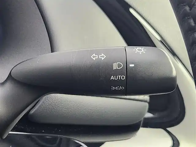 トヨタ アクア G 愛知県 2022(令4)年 5.5万km プラチナホワイトパールマイカ トヨタセーフティセンス/　　・プリクラッシュセーフティ/　　・レーントレーシングアシスト/　　・レーダークルーズコントロール/　　・オートマチックハイビーム/パーキングサポートブレーキ/AC100V/純正7インチナビ/　　Bluetooth対応/バックカメラ/ビルトインETC/ドライブレコーダー/革巻きステアリング/ステアリングリモコン/純正フロアマット/純正LEDヘッドライト/純正ホイールキャップ