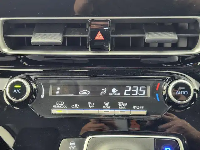 トヨタ アクア G 愛知県 2022(令4)年 5.5万km プラチナホワイトパールマイカ トヨタセーフティセンス/　　・プリクラッシュセーフティ/　　・レーントレーシングアシスト/　　・レーダークルーズコントロール/　　・オートマチックハイビーム/パーキングサポートブレーキ/AC100V/純正7インチナビ/　　Bluetooth対応/バックカメラ/ビルトインETC/ドライブレコーダー/革巻きステアリング/ステアリングリモコン/純正フロアマット/純正LEDヘッドライト/純正ホイールキャップ
