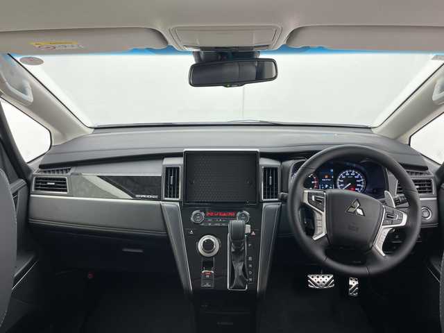 三菱 デリカＤ：５ シャモニー 千葉県 2025(令7)年 0.1千km 白 登録済未使用車/CHAMONIX (8人)/4WD/e-Assist/ハーフレザーシート/電動ＰＳドア/電動リアゲート/革ステ/ステアリングリモコン/ハンドルヒーター/パドルシフト/追従型クルコン/オートライト/オートワイパー/電格ウィンカーミラー/フォグ/レーンキープ