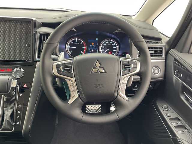 三菱 デリカＤ：５ シャモニー 千葉県 2025(令7)年 0.1千km 白 登録済未使用車/CHAMONIX (8人)/4WD/e-Assist/ハーフレザーシート/電動ＰＳドア/電動リアゲート/革ステ/ステアリングリモコン/ハンドルヒーター/パドルシフト/追従型クルコン/オートライト/オートワイパー/電格ウィンカーミラー/フォグ/レーンキープ