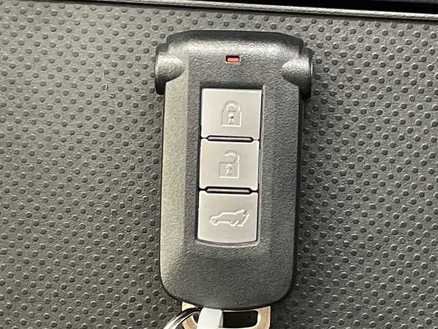 三菱 デリカＤ：５ シャモニー 千葉県 2025(令7)年 0.1千km 白 登録済未使用車/CHAMONIX (8人)/4WD/e-Assist/ハーフレザーシート/電動ＰＳドア/電動リアゲート/革ステ/ステアリングリモコン/ハンドルヒーター/パドルシフト/追従型クルコン/オートライト/オートワイパー/電格ウィンカーミラー/フォグ/レーンキープ