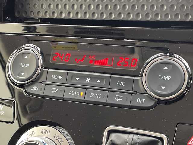 三菱 デリカＤ：５ シャモニー 千葉県 2025(令7)年 0.1千km 白 登録済未使用車/CHAMONIX (8人)/4WD/e-Assist/ハーフレザーシート/電動ＰＳドア/電動リアゲート/革ステ/ステアリングリモコン/ハンドルヒーター/パドルシフト/追従型クルコン/オートライト/オートワイパー/電格ウィンカーミラー/フォグ/レーンキープ