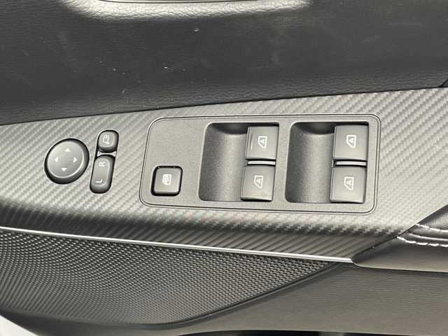 三菱 デリカＤ：５ シャモニー 千葉県 2025(令7)年 0.1千km 白 登録済未使用車/CHAMONIX (8人)/4WD/e-Assist/ハーフレザーシート/電動ＰＳドア/電動リアゲート/革ステ/ステアリングリモコン/ハンドルヒーター/パドルシフト/追従型クルコン/オートライト/オートワイパー/電格ウィンカーミラー/フォグ/レーンキープ