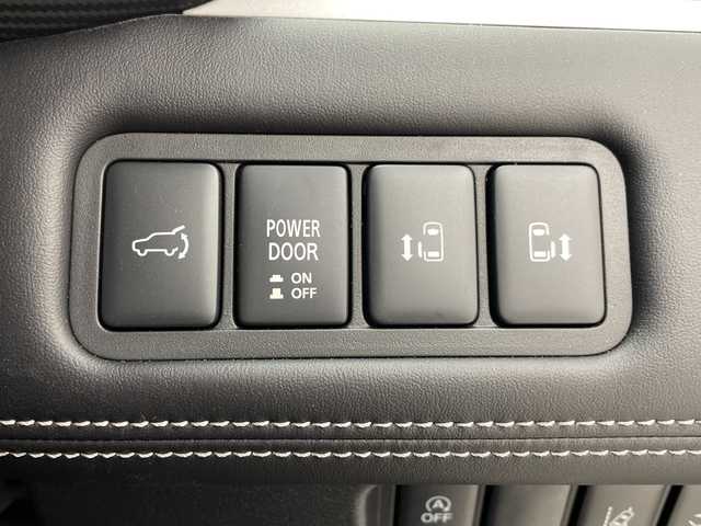 三菱 デリカＤ：５ シャモニー 千葉県 2025(令7)年 0.1千km 白 登録済未使用車/CHAMONIX (8人)/4WD/e-Assist/ハーフレザーシート/電動ＰＳドア/電動リアゲート/革ステ/ステアリングリモコン/ハンドルヒーター/パドルシフト/追従型クルコン/オートライト/オートワイパー/電格ウィンカーミラー/フォグ/レーンキープ