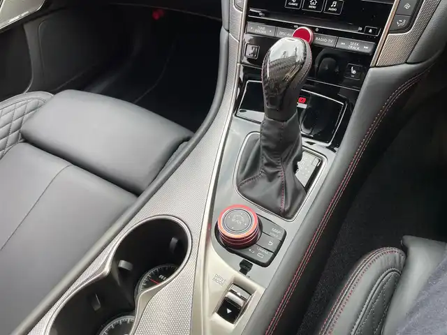 日産 スカイライン ニスモ 神奈川県 2024(令6)年 0.3万km ダークメタルグレー ワンオーナー/サンルーフ/黒革シート/BOSEサウンドシステム/純正メモリーナビ・地デジTV/純正CD/DVD/USB/BT再生/アラウンドビューカメラ/ビルトインETC2.0/ドライブレコーダー/純正19インチAW/レッドブレーキキャリパー/LEDヘッドライト/LEDフォグ/レーダークルーズコントロール/衝突軽減ブレーキ/LKA/BSM/コーナーセンサー/前席パワーシート/シートヒーター/NISMOミラーレンズ/ドアインナーガード/カーボンドアパネル/シフトノブ/パドルシフト/R6/7年ディーラー整備記録/保証書・取説あり