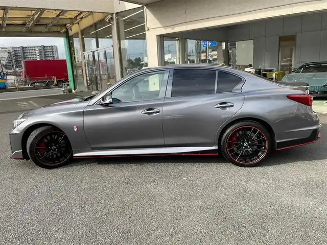 日産 スカイライン ニスモ 神奈川県 2024(令6)年 0.3万km ダークメタルグレー ワンオーナー/サンルーフ/黒革シート/BOSEサウンドシステム/純正メモリーナビ・地デジTV/純正CD/DVD/USB/BT再生/アラウンドビューカメラ/ビルトインETC2.0/ドライブレコーダー/純正19インチAW/レッドブレーキキャリパー/LEDヘッドライト/LEDフォグ/レーダークルーズコントロール/衝突軽減ブレーキ/LKA/BSM/コーナーセンサー/前席パワーシート/シートヒーター/NISMOミラーレンズ/ドアインナーガード/カーボンドアパネル/シフトノブ/パドルシフト/R6/7年ディーラー整備記録/保証書・取説あり
