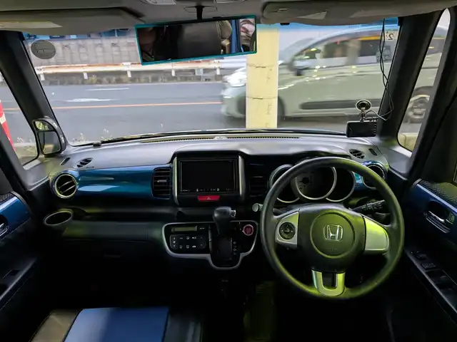 ホンダ Ｎ ＢＯＸ ＋ 2トーン G Lパッケージ 埼玉県 2013(平25)年 3.9万km プレミアムダイナミックブルーパール メモリナビ(カロッツェリア AVIC-RZ511)/ ┗フルセグテレビ/ ┗Bluetoothオーディオ/ ┗AM/FMラジオ/ ┗CD/DVD再生/バックカメラ/ドアバイザー/プッシュスタート/片側パワースライドドア/ETC/スマートキー×2/整備記録簿(R6)