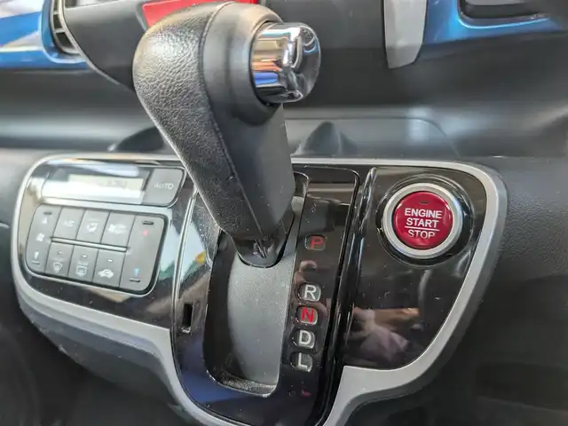 ホンダ Ｎ ＢＯＸ ＋ 2トーン G Lパッケージ 埼玉県 2013(平25)年 3.9万km プレミアムダイナミックブルーパール メモリナビ(カロッツェリア AVIC-RZ511)/ ┗フルセグテレビ/ ┗Bluetoothオーディオ/ ┗AM/FMラジオ/ ┗CD/DVD再生/バックカメラ/ドアバイザー/プッシュスタート/片側パワースライドドア/ETC/スマートキー×2/整備記録簿(R6)