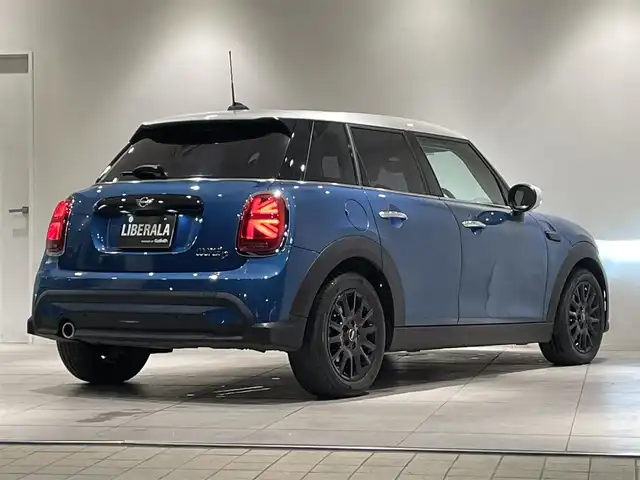 ＭＩＮＩ ミニ クーパー D 愛知県 2021(令3)年 1万km アイランドブルー ＣＡＢＡＮＡシートカバー　/クラシックトリム　/ＭＩＮＩ純正ＡＷ　/ドライビングアシストＰＫＧ　/シートヒーター　/純正ナビ　/Ｂｌｕｅｔｏｏｔｈ　/バックカメラ　/クルーズコントロール　/ドライブレコーダー　/ＥＴＣ/LEDヘッドライト/アイドリングストップ/プッシュスタート