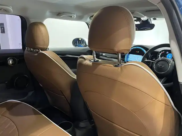 ＭＩＮＩ ミニ クーパー D 愛知県 2021(令3)年 1万km アイランドブルー ＣＡＢＡＮＡシートカバー　/クラシックトリム　/ＭＩＮＩ純正ＡＷ　/ドライビングアシストＰＫＧ　/シートヒーター　/純正ナビ　/Ｂｌｕｅｔｏｏｔｈ　/バックカメラ　/クルーズコントロール　/ドライブレコーダー　/ＥＴＣ/LEDヘッドライト/アイドリングストップ/プッシュスタート
