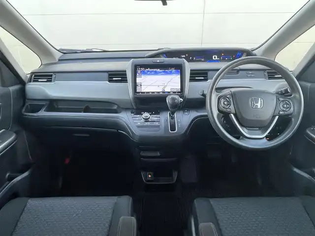 ホンダ フリード＋ G ホンダセンシング 茨城県 2018(平30)年 7.3万km ホワイトオーキッドパール ナビ装着パッケージ＋ETC連動型/両側パワースライドドア/ハンズフリースライドドア/クルーズコントロール/Bluetooth/フルセグテレビ/iPod/Apple Car Play/バックカメラ/純正フロアマット
