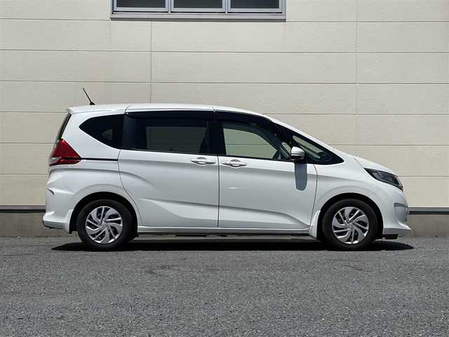 ホンダ フリード＋ G ホンダセンシング 茨城県 2018(平30)年 7.3万km ホワイトオーキッドパール ナビ装着パッケージ＋ETC連動型/両側パワースライドドア/ハンズフリースライドドア/クルーズコントロール/Bluetooth/フルセグテレビ/iPod/Apple Car Play/バックカメラ/純正フロアマット