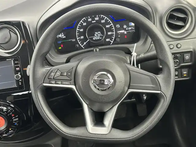 日産 ノート e－パワー X 愛知県 2017(平29)年 6.2万km グレー 純正ナビ　/（フルセグ/BT/CD/DVD） /衝突軽減システム　/レーンキープアシスト　/オートライト　/電動格納ミラー　/ドライブレコーダー　/純正ホイールキャップ